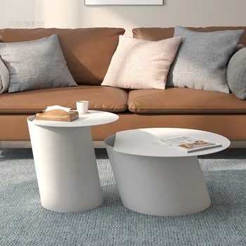 הרהיטים בסלון